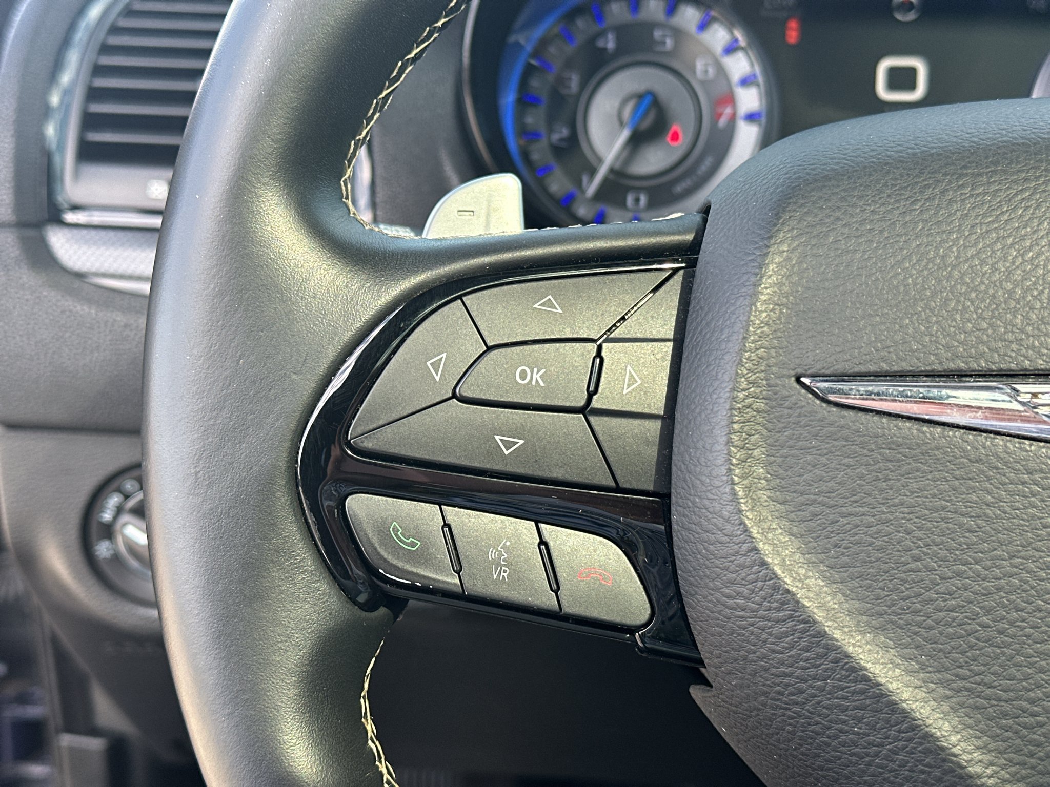 Used 2016 Jazz Blue Pearlcoat Chrysler Base image 17