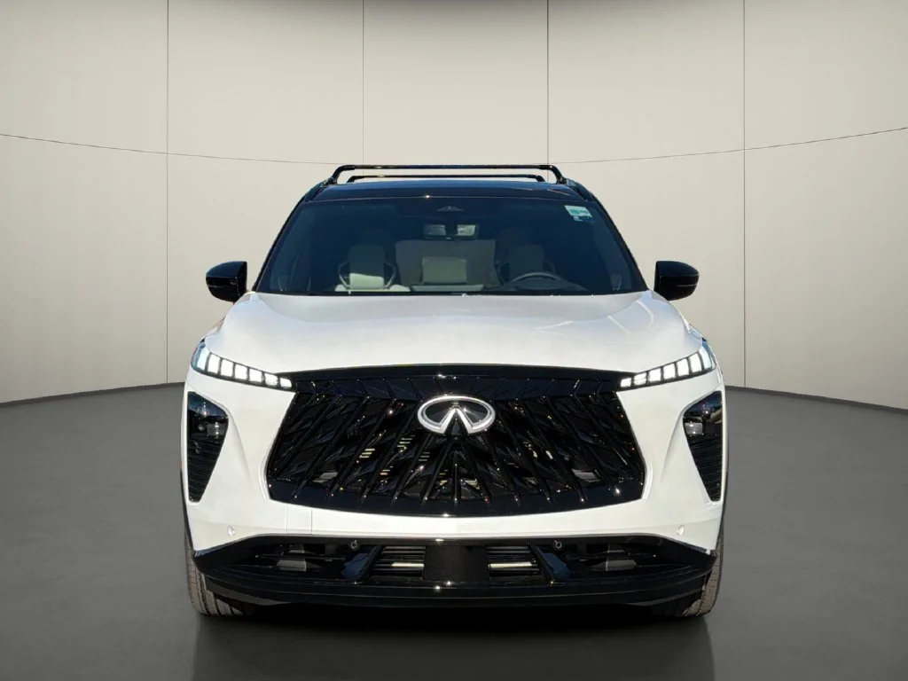 New 2027 2T RAD WHT INFINITI Autograph AWD image 2