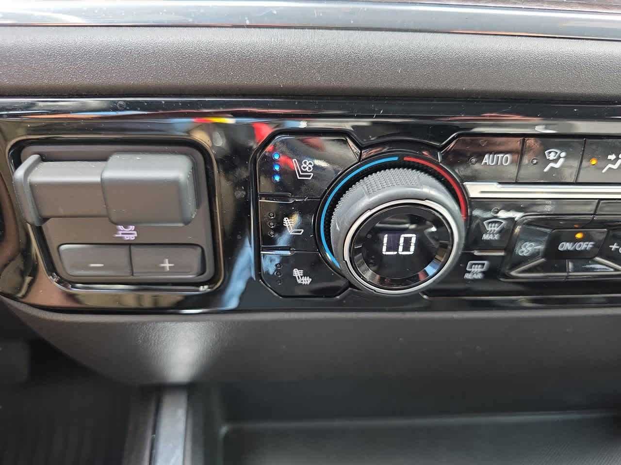 2024 Chevrolet Silverado 1500 LTZ - Photo 25