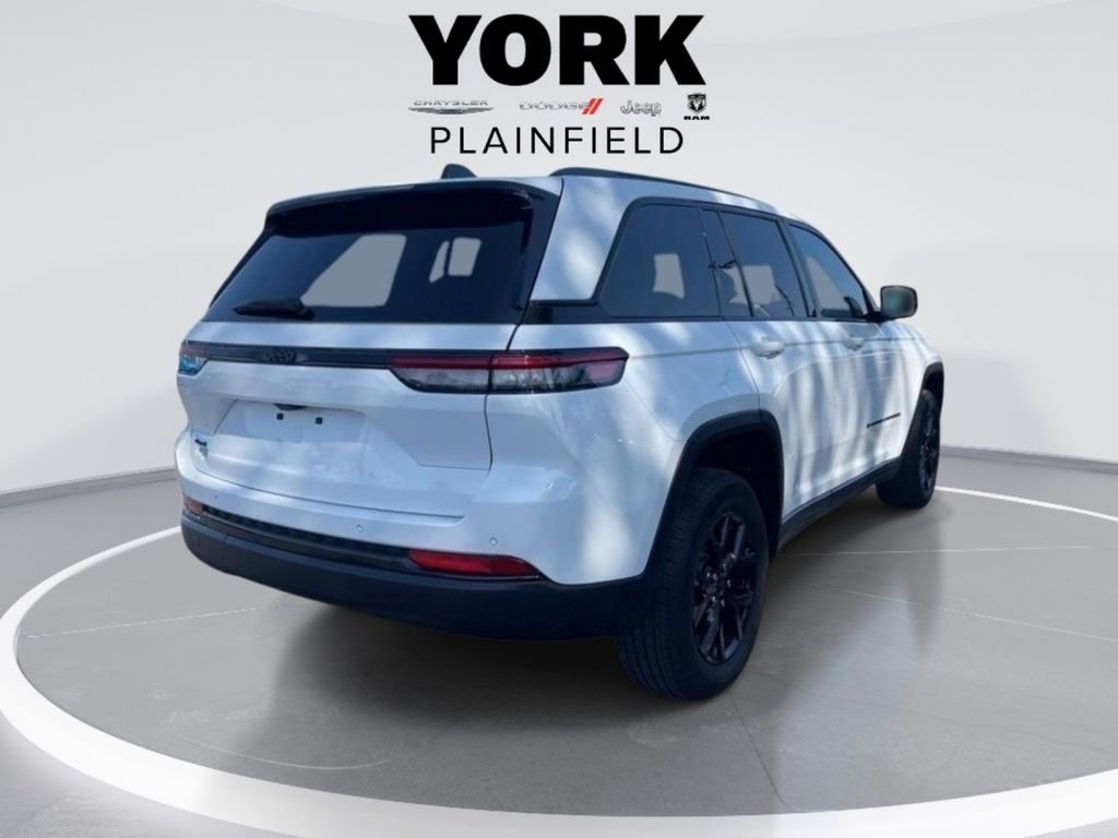 Used 2024 White Jeep Altitude image 5