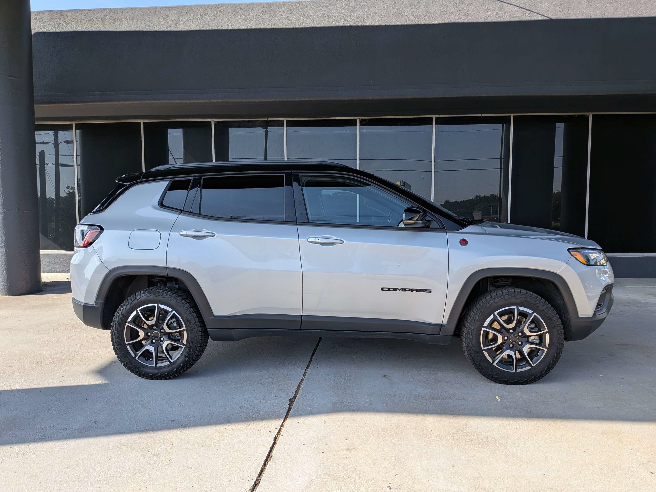 Used 2025 Silver Jeep Trailhawk image 2