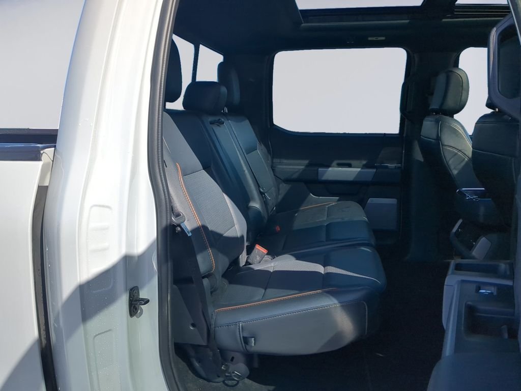 Used 2024  Ford Lariat image 20