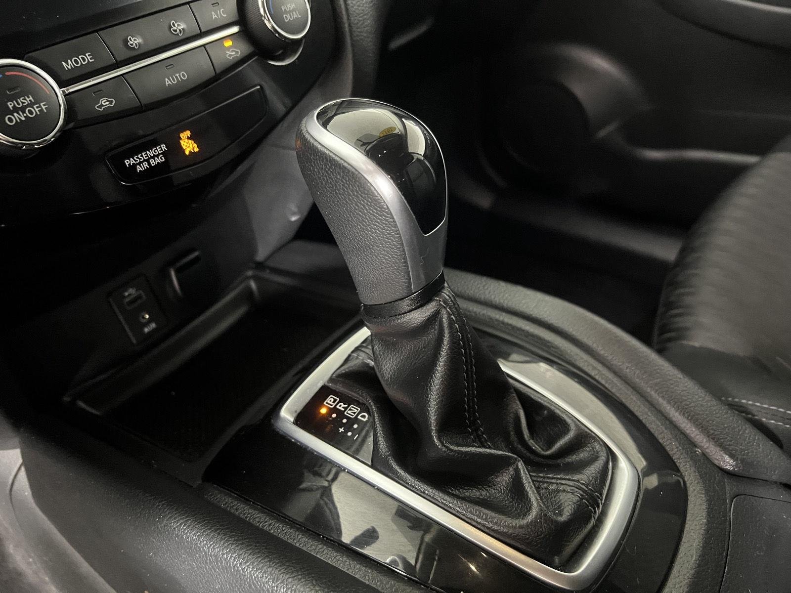 Used 2017 Midnight Jade Nissan SV image 20