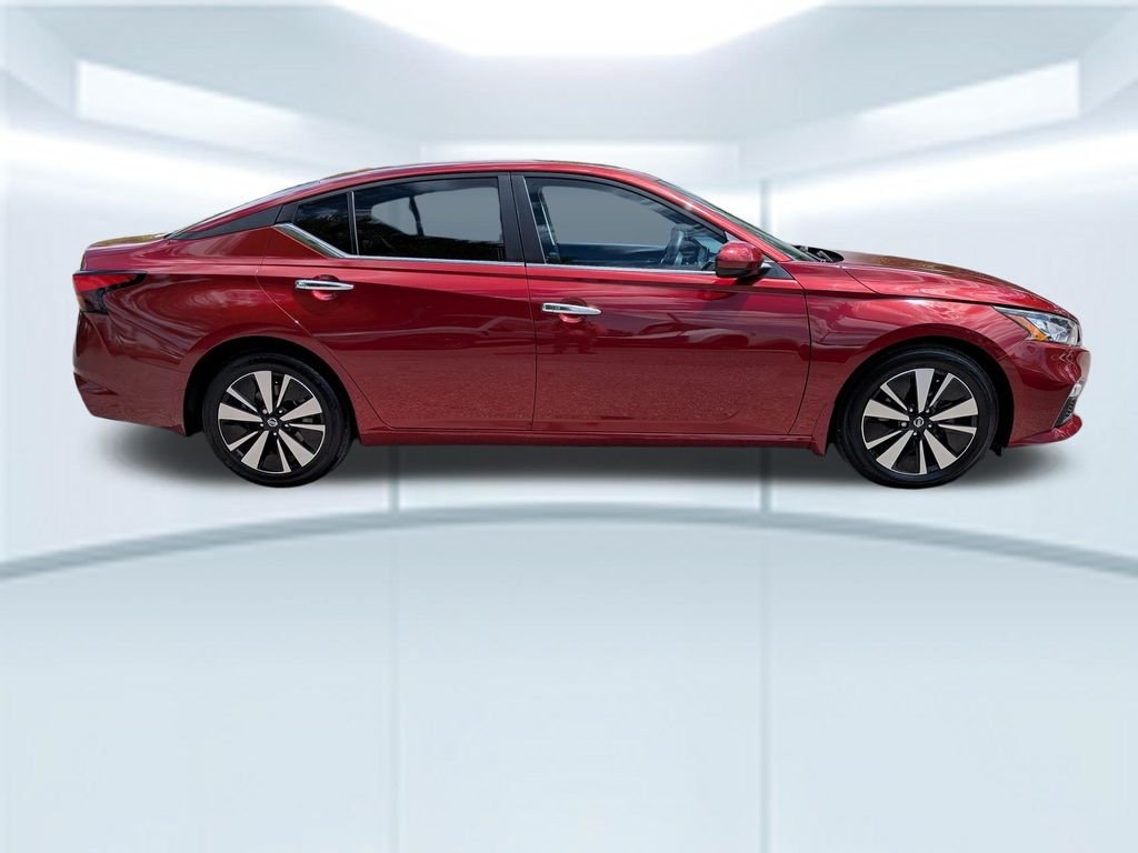 Used 2021 Red Nissan 2.5 SV image 7
