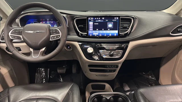 Used 2022 Crystal Metallic Chrysler Touring L image 11