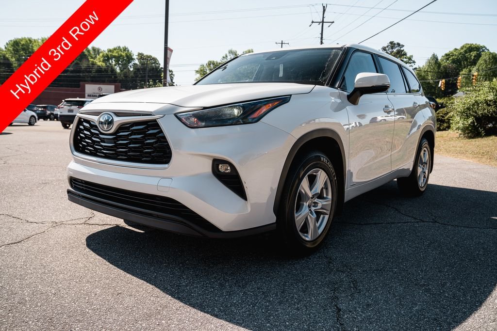 Used 2023 Wind Chill Pearl Toyota LE image 3