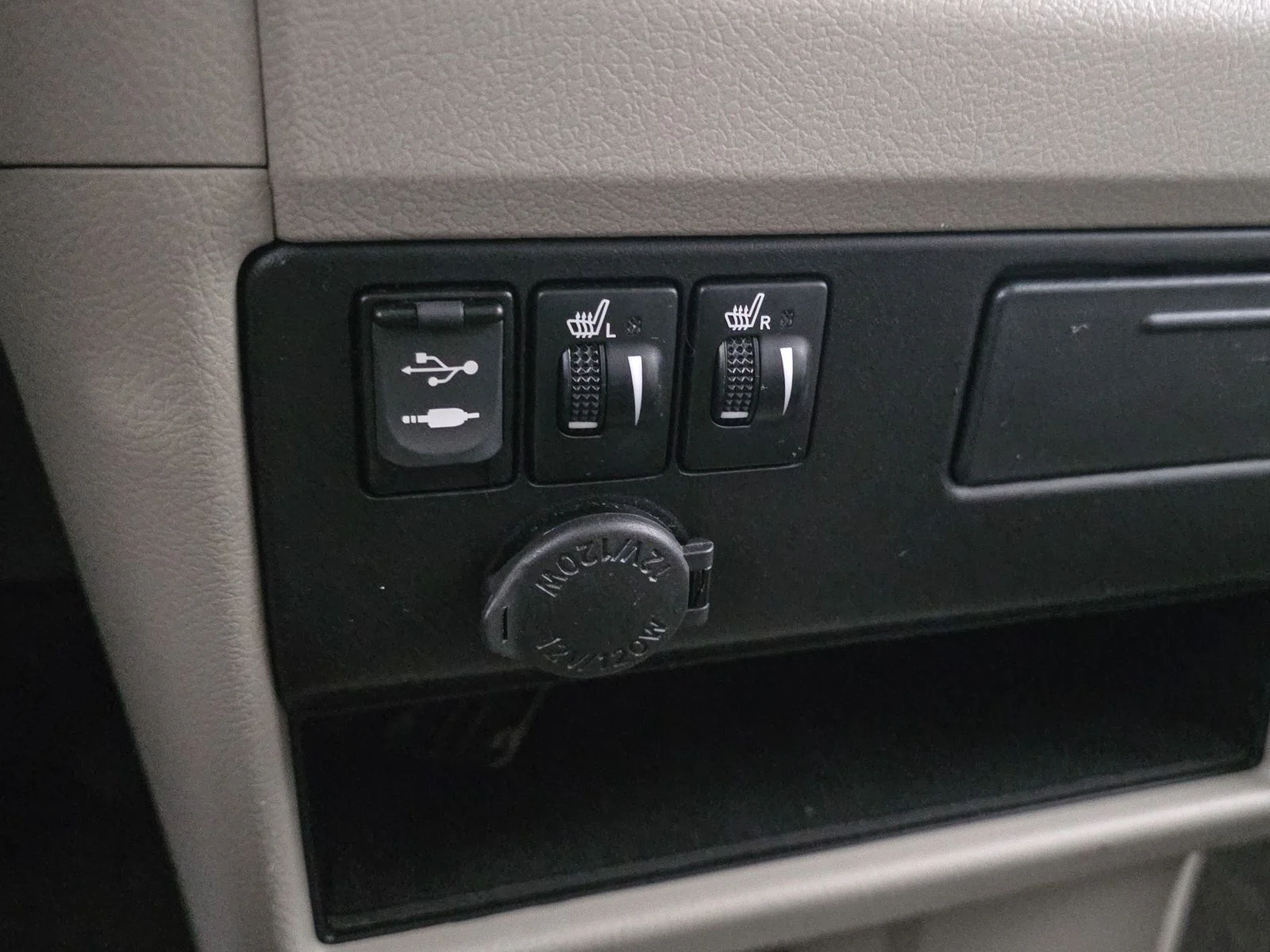 Used 2016 Red Toyota XLE image 31