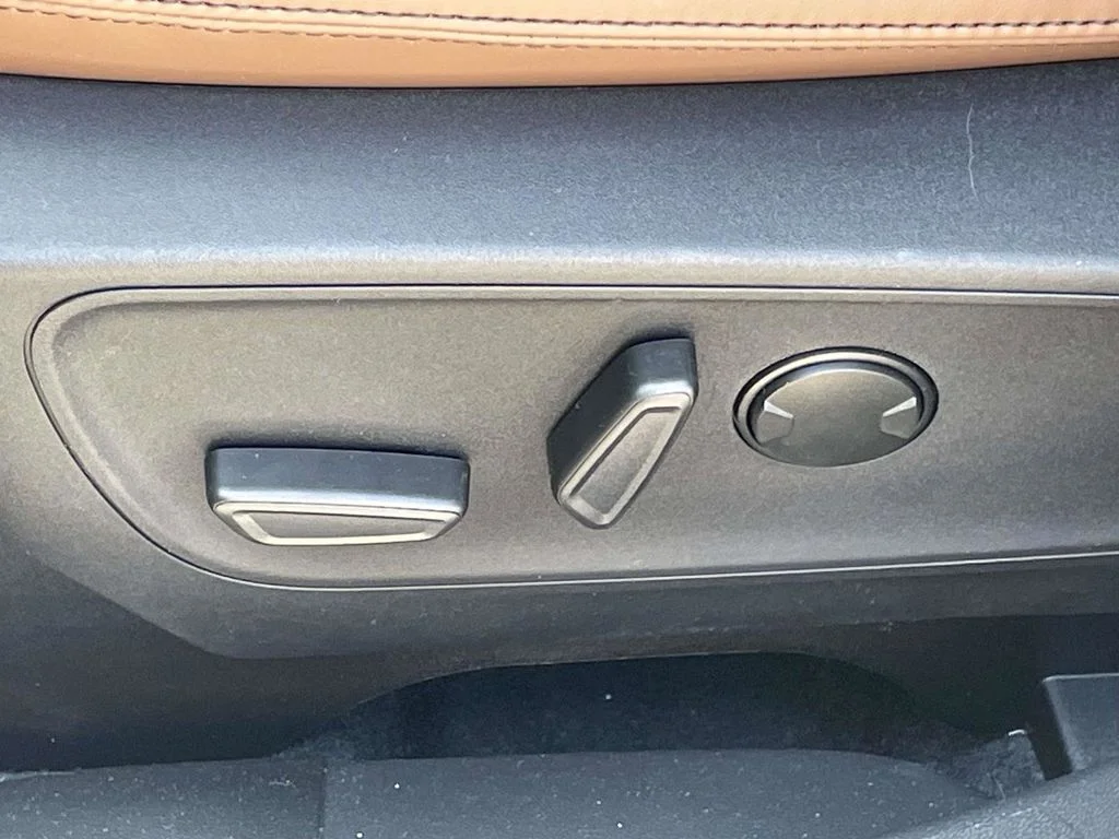 New 2026 Carbonized Gray Metallic Ford Outer Banks image 14