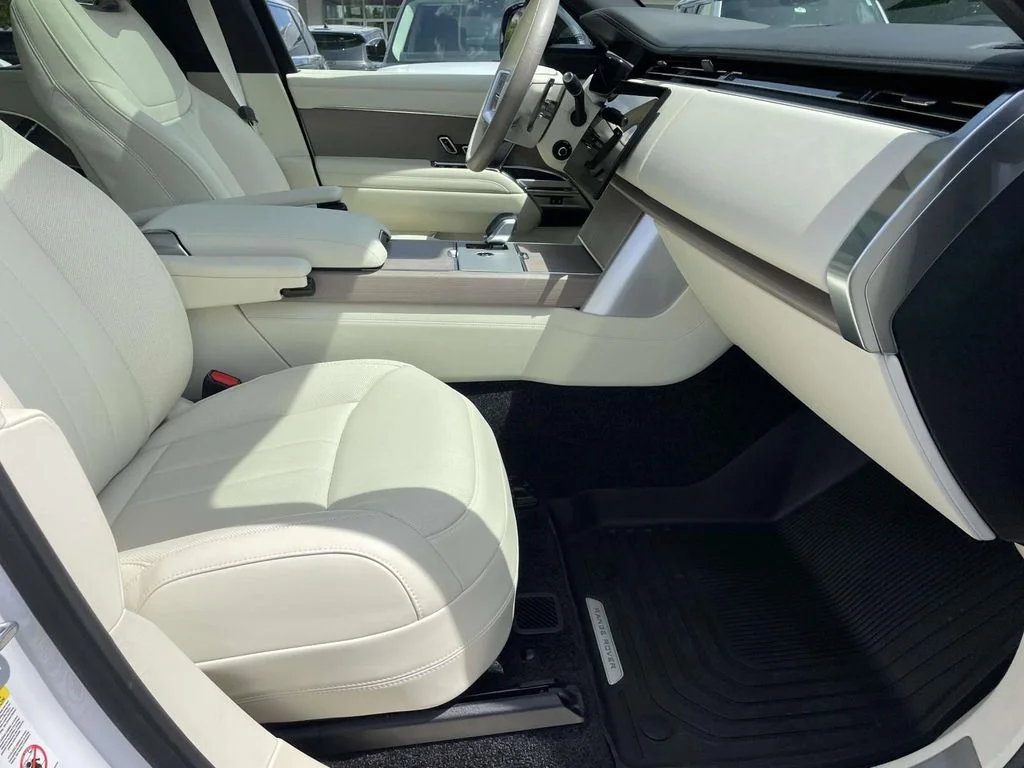 New 2026 Ostuni Pearl White Land Rover Autobiography image 23