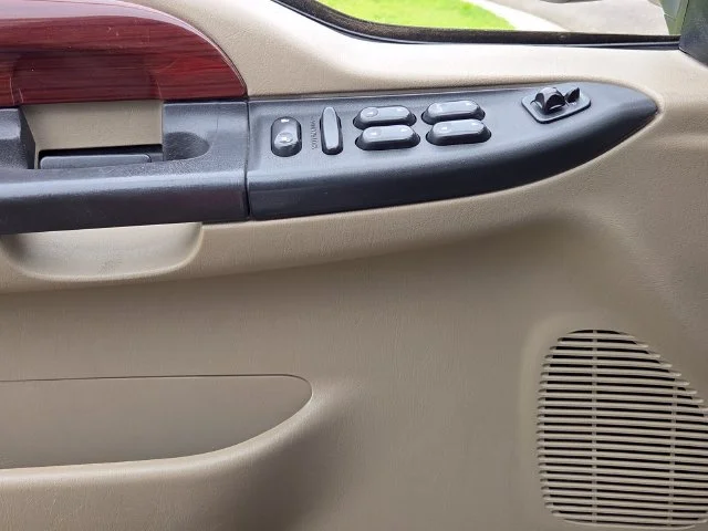 Used 2005  Ford Lariat image 30