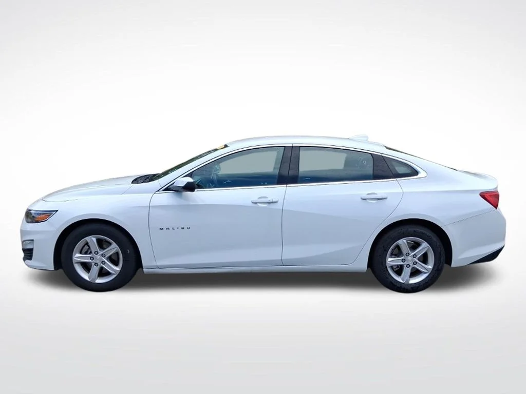 Used 2024 White Chevrolet LT image 10