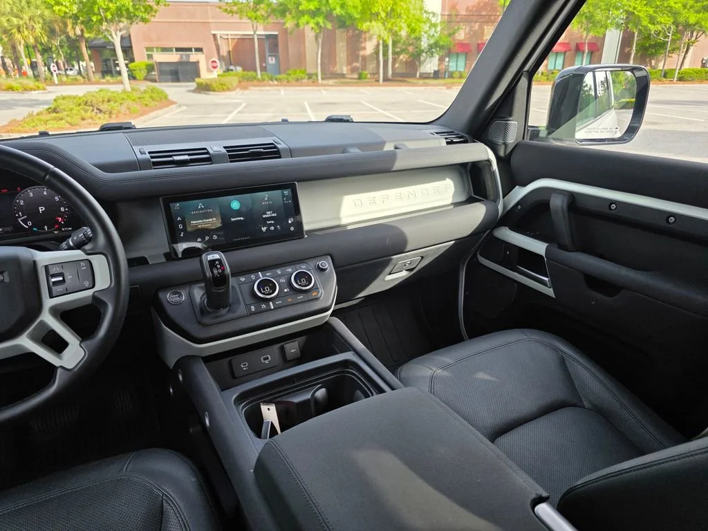Used 2023  Land Rover S image 27