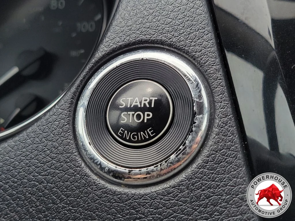 Used 2021 Silver Nissan SL image 36