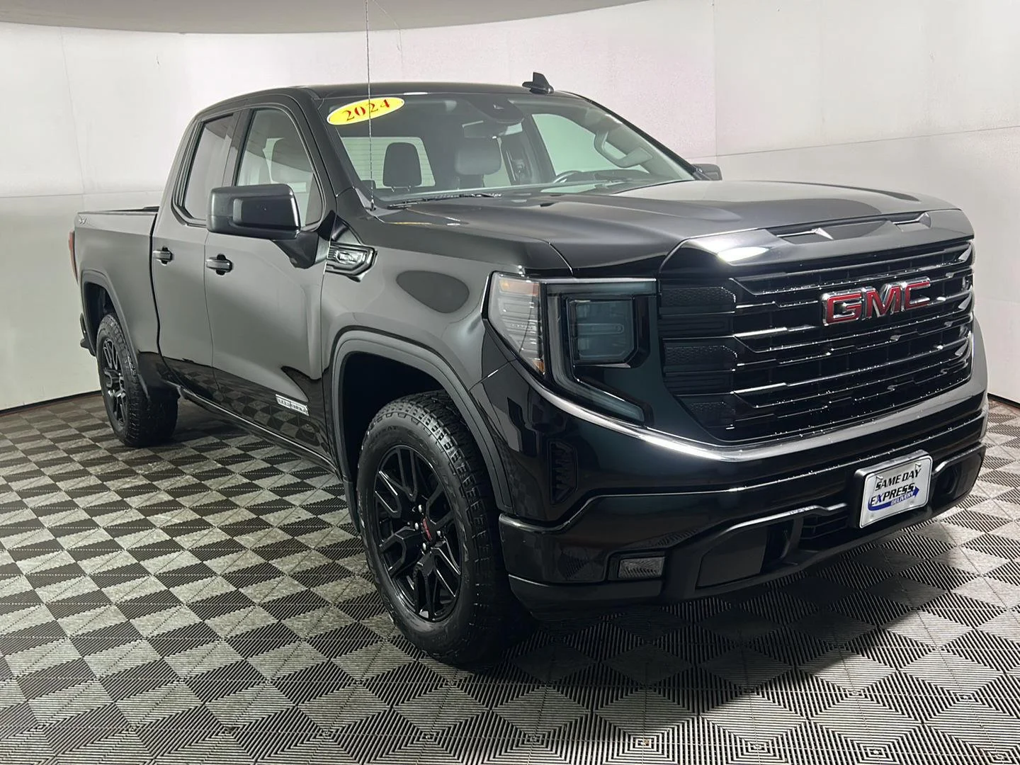 Used 2024 Onyx Black GMC Elevation image 4