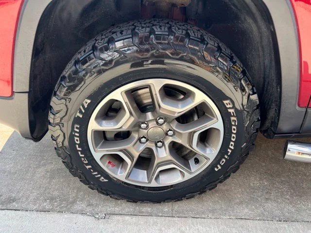 Used 2016 Red Jeep Limited image 9