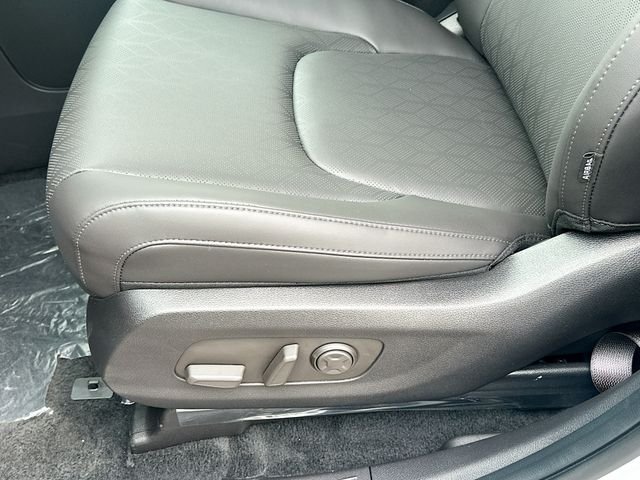 New 2026 Ceramic Silver Kia EX image 20