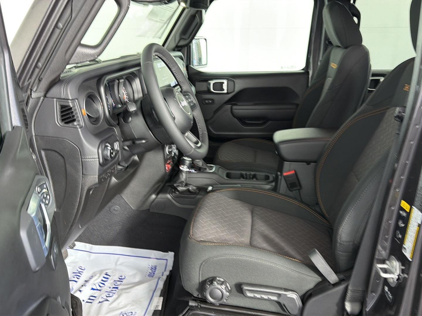 New 2026 Granite Crystal Metallic Clear-Coat Exterior Paint Jeep Mojave image 10