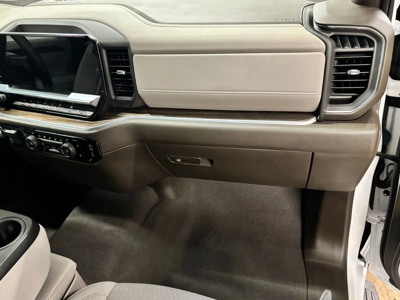 Used 2026 White Chevrolet LT image 20