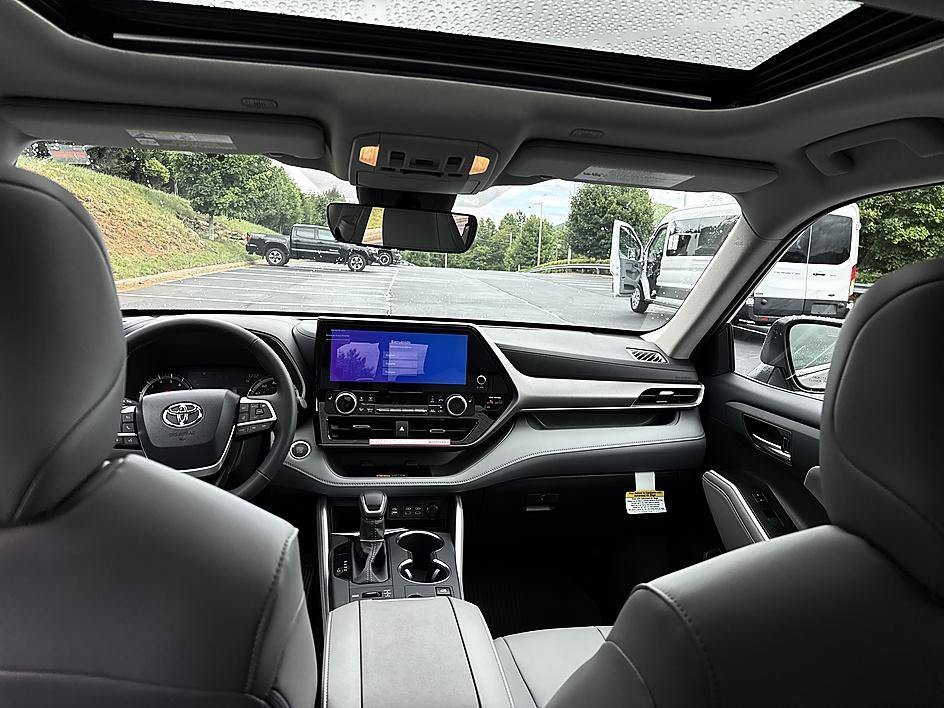 Used 2020 Moon Dust Toyota Hybrid XLE image 37
