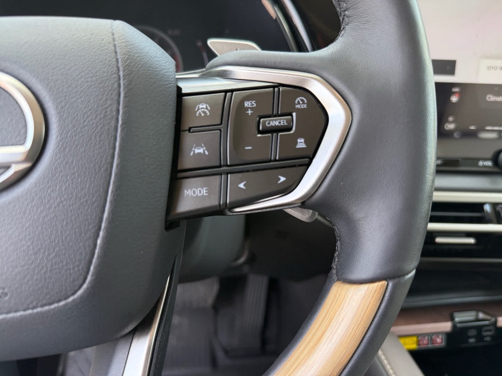 Used 2023 Iridium Lexus Premium image 24