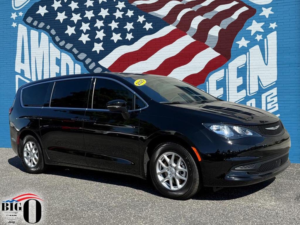 2025 Chrysler Voyager LX's photo