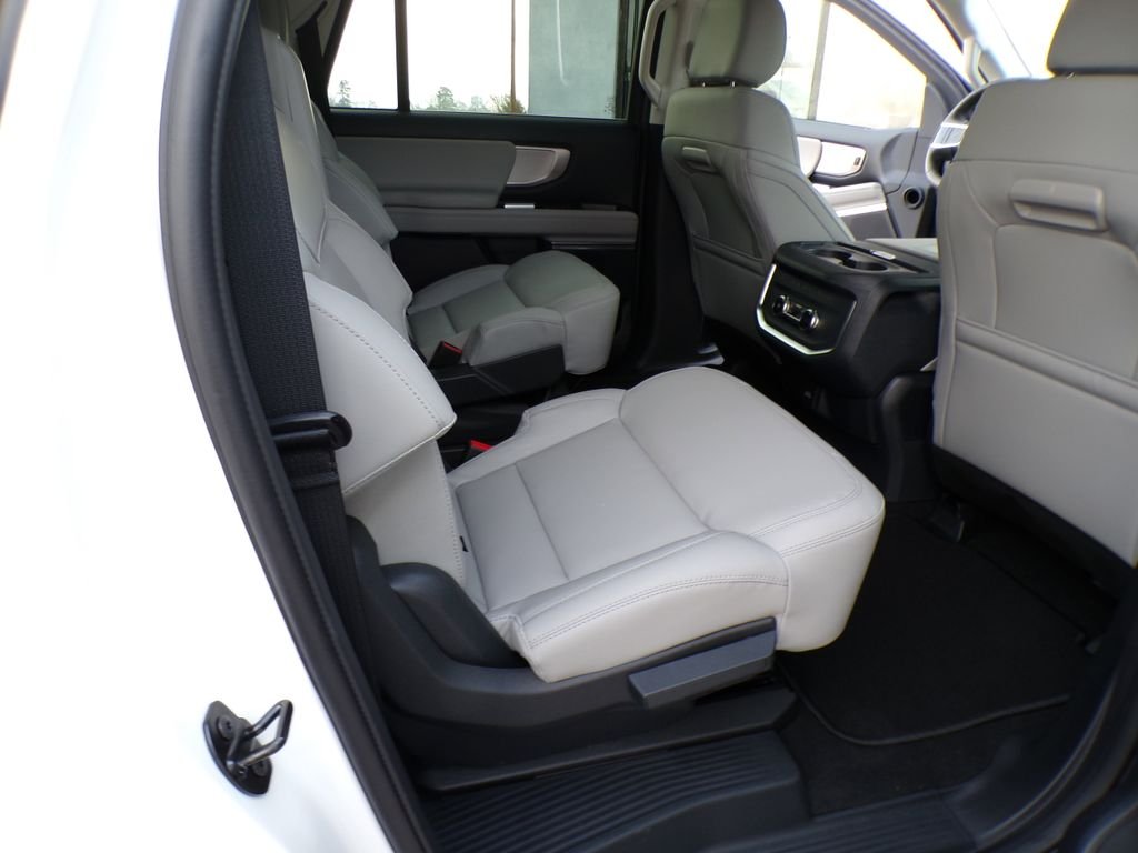 New 2026 Star White Metallic Tri-Coat Ford MAX Active image 30