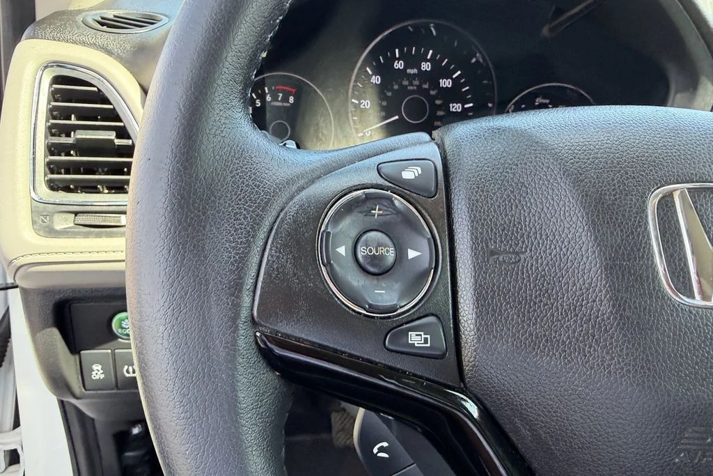 Used 2018 White Honda EX-L image 16