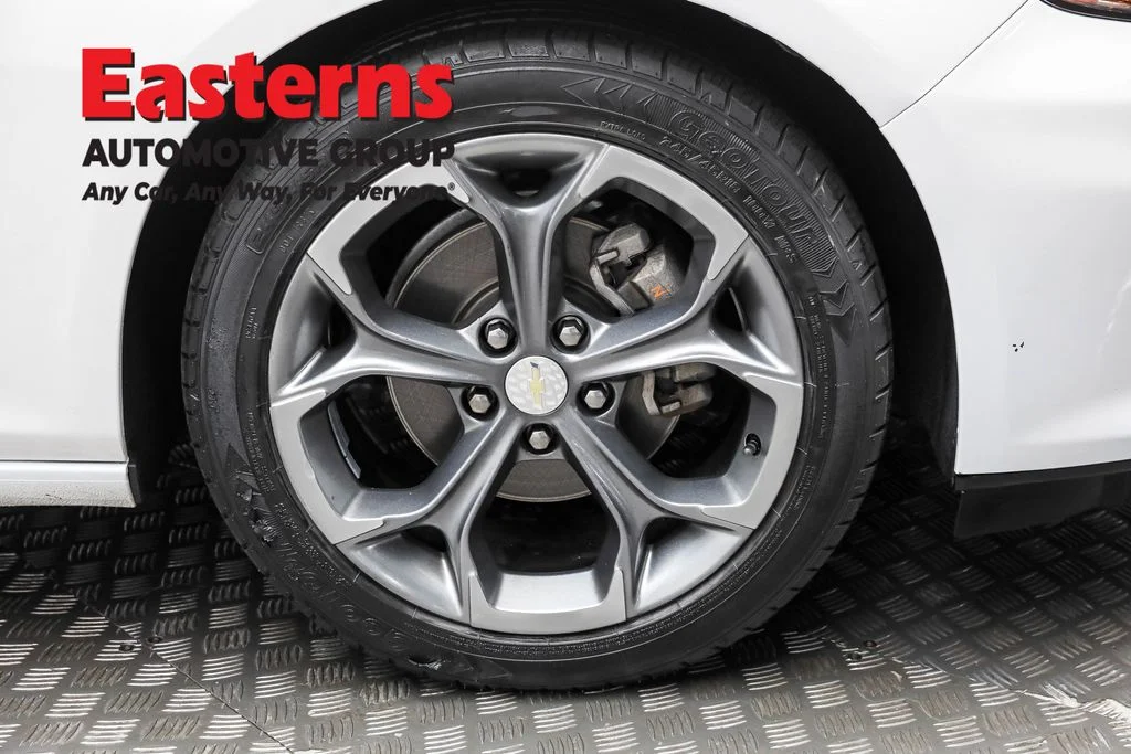 Used 2021 White Chevrolet LT image 30