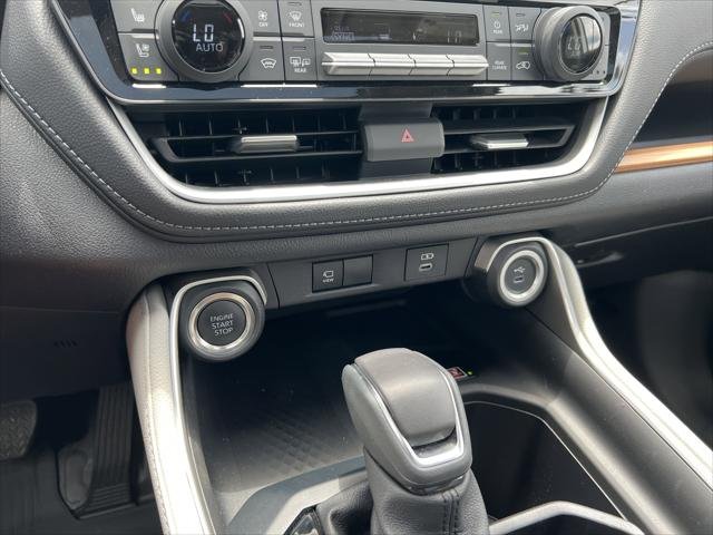 Certified Used 2025 WIND CHILL PEARL Toyota Limited image 9