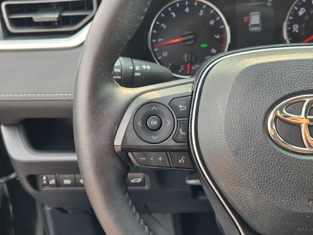 Used 2020 Black Toyota XLE image 31