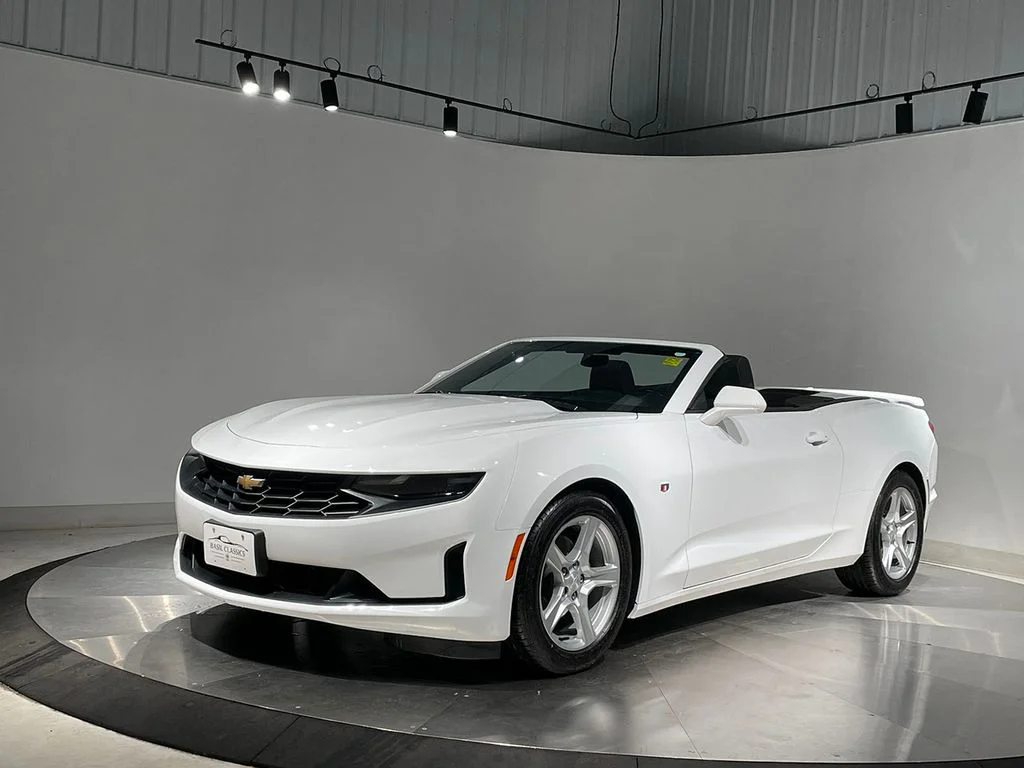 Used 2019 White Chevrolet 1LT image 2