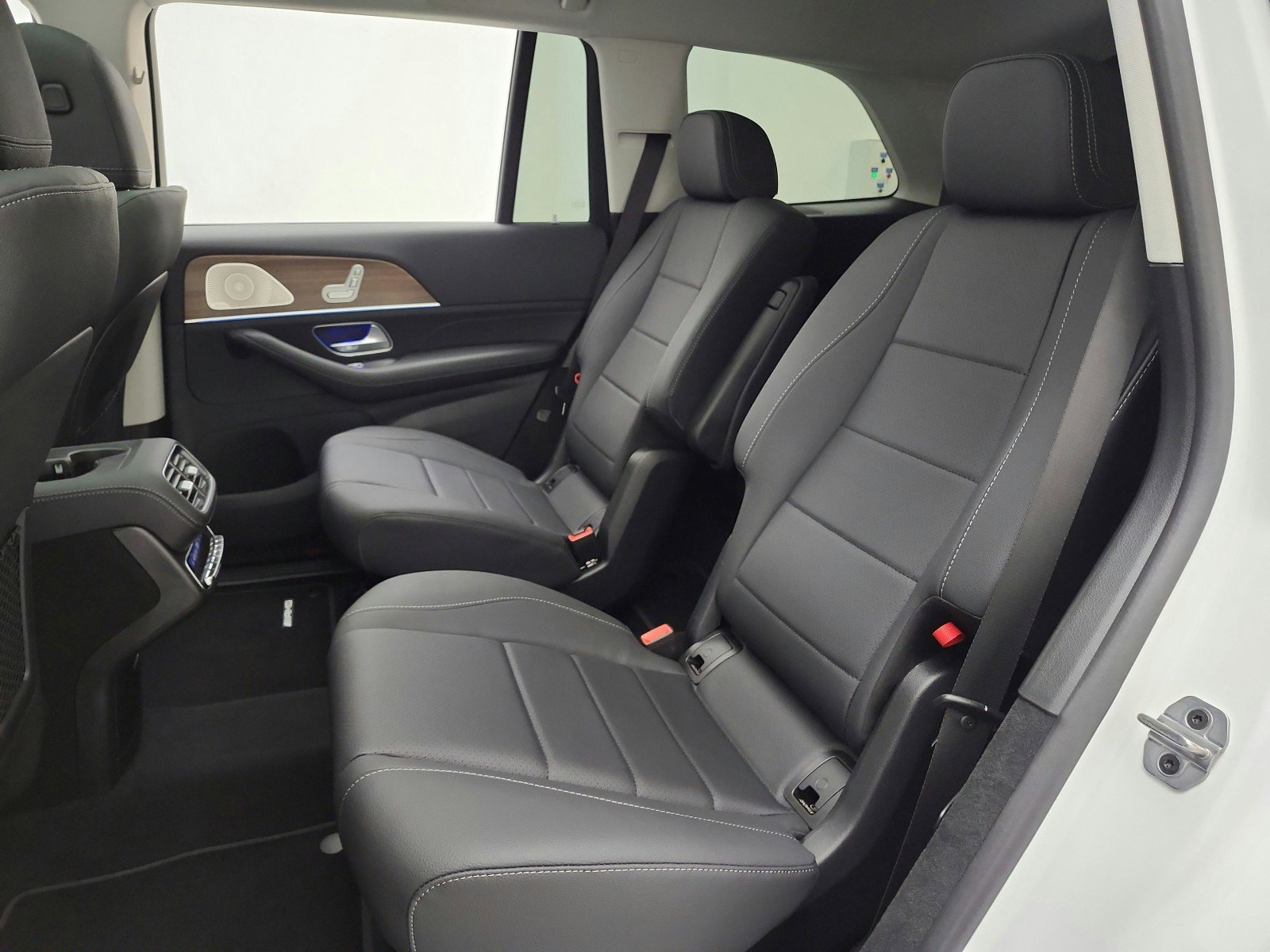 New 2026 Polar White Mercedes-Benz GLS 450 4MATIC® SUV image 32