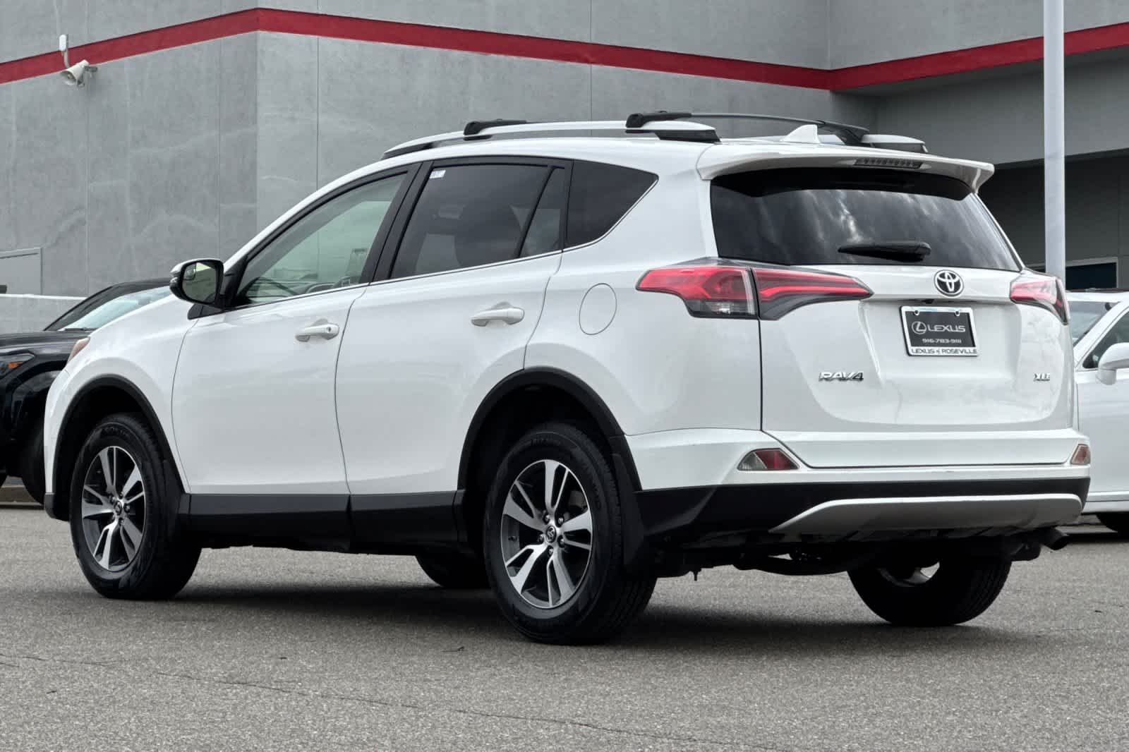 Used 2016 Super White Toyota XLE image 7
