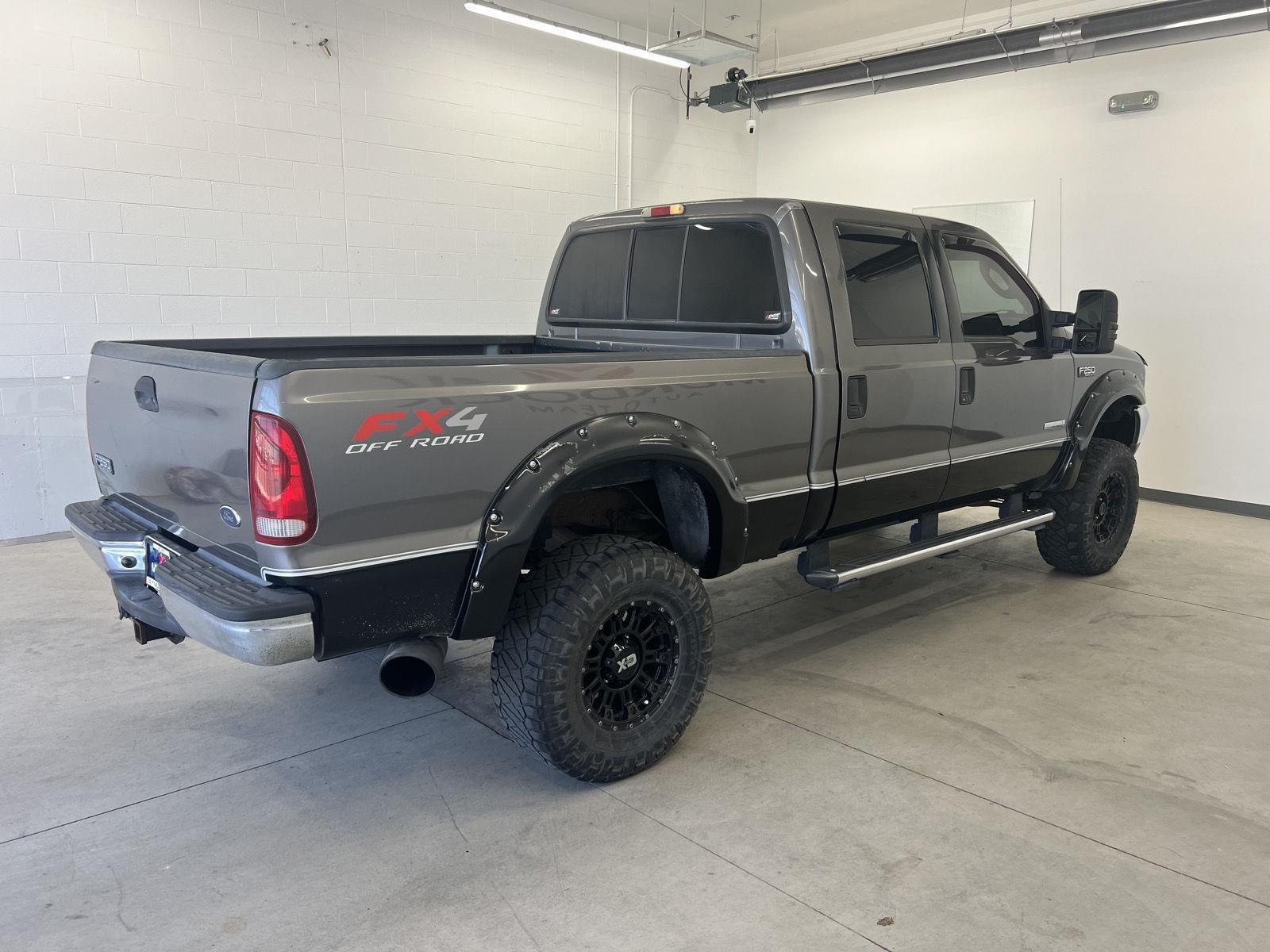Used 2004 Gray Ford XL image 4