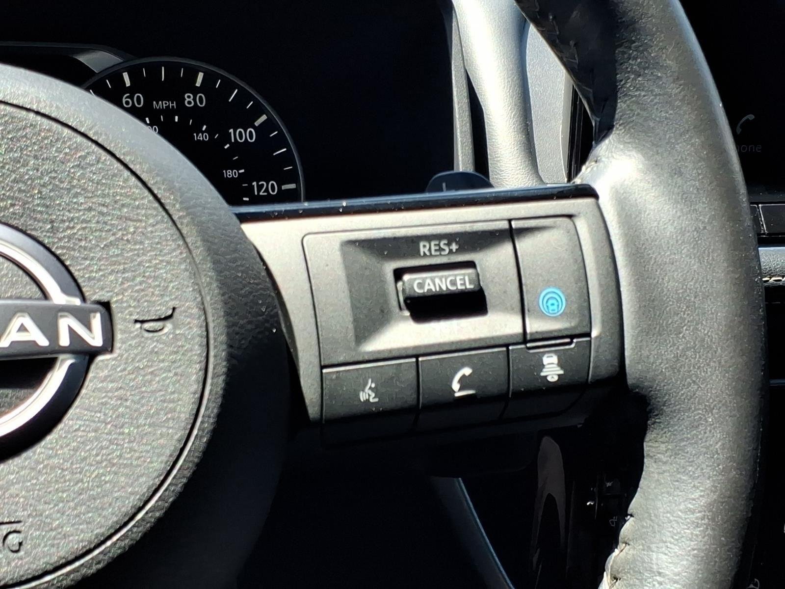 Used 2022 Super Black Nissan SL image 27