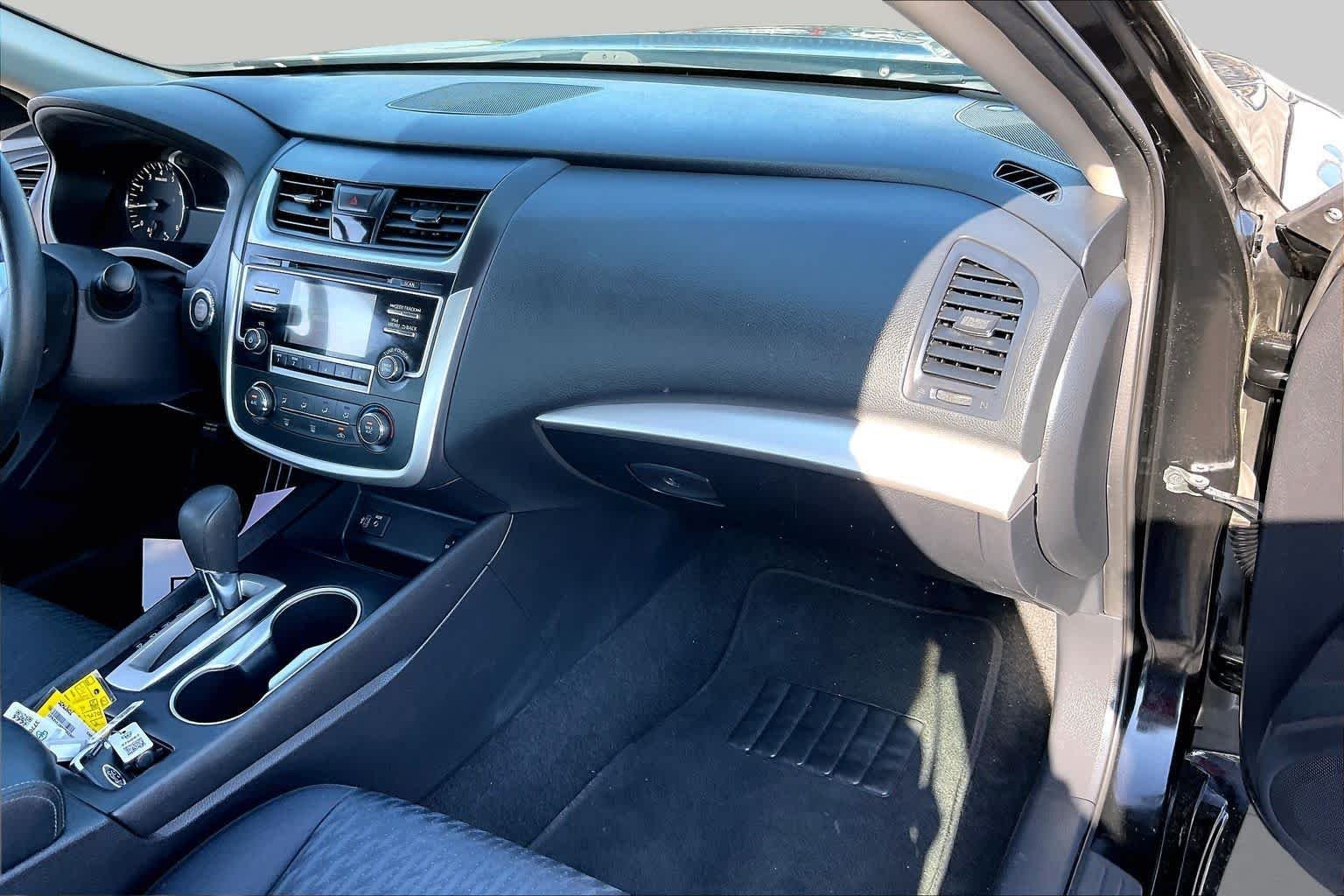 Used 2018 Super Black Nissan 2.5 S image 17