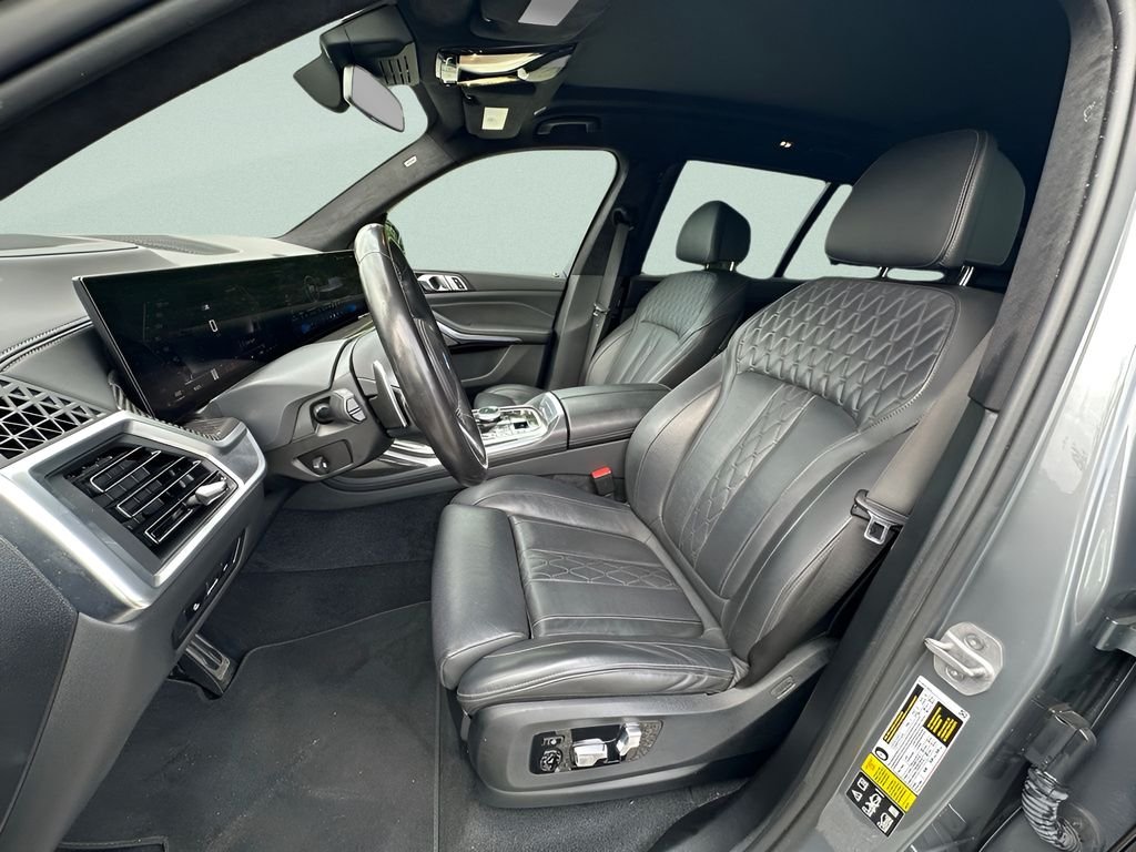 Used 2024 Gray BMW M60i image 10