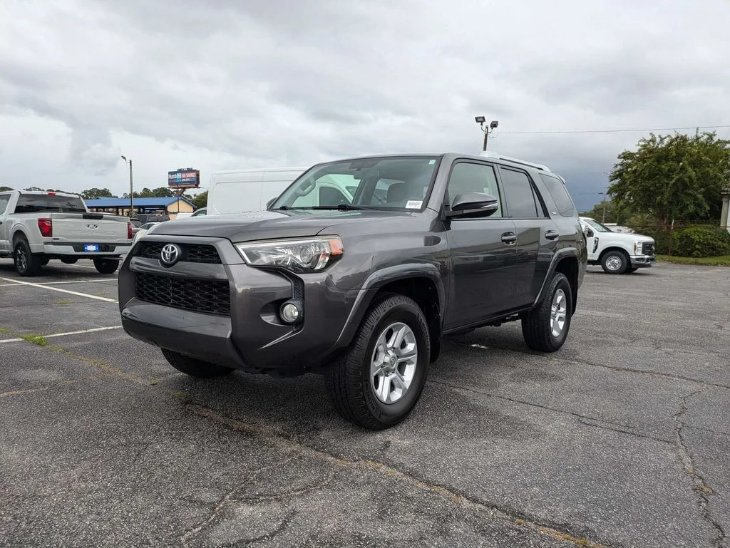 Used 2018 Magnetic Gray Metallic Toyota SR5 Premium image 8