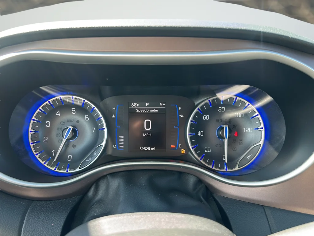 Used 2023 White Chrysler LX image 18