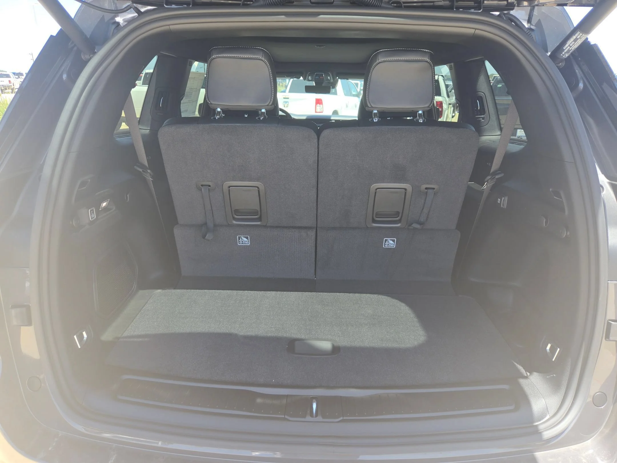New 2026 Baltic Gray Metallic Clear-Coat Exterior Paint Jeep Limited Reserve image 22