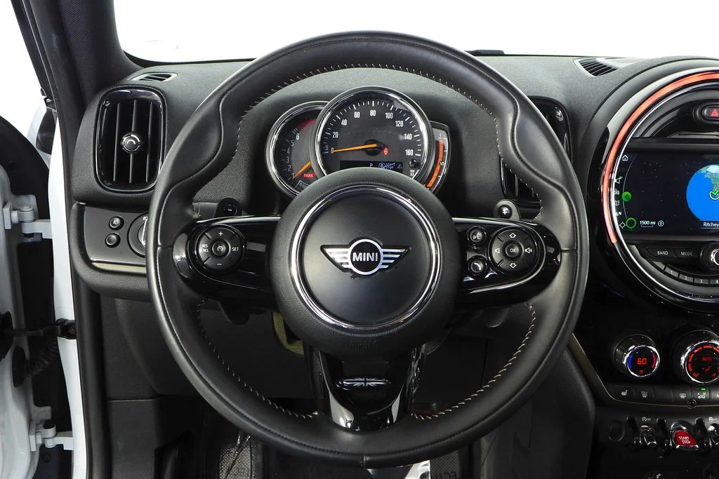 Used 2019 White MINI  image 27
