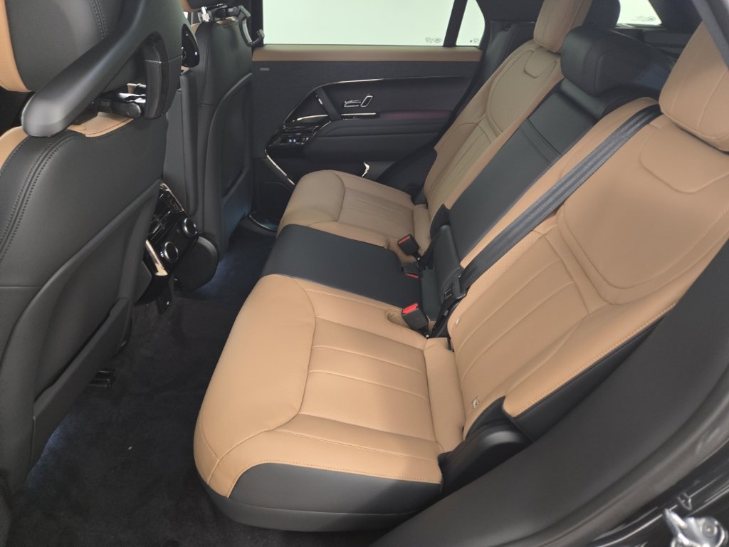 New 2027 Carpathian Grey Land Rover Dynamic SE image 22