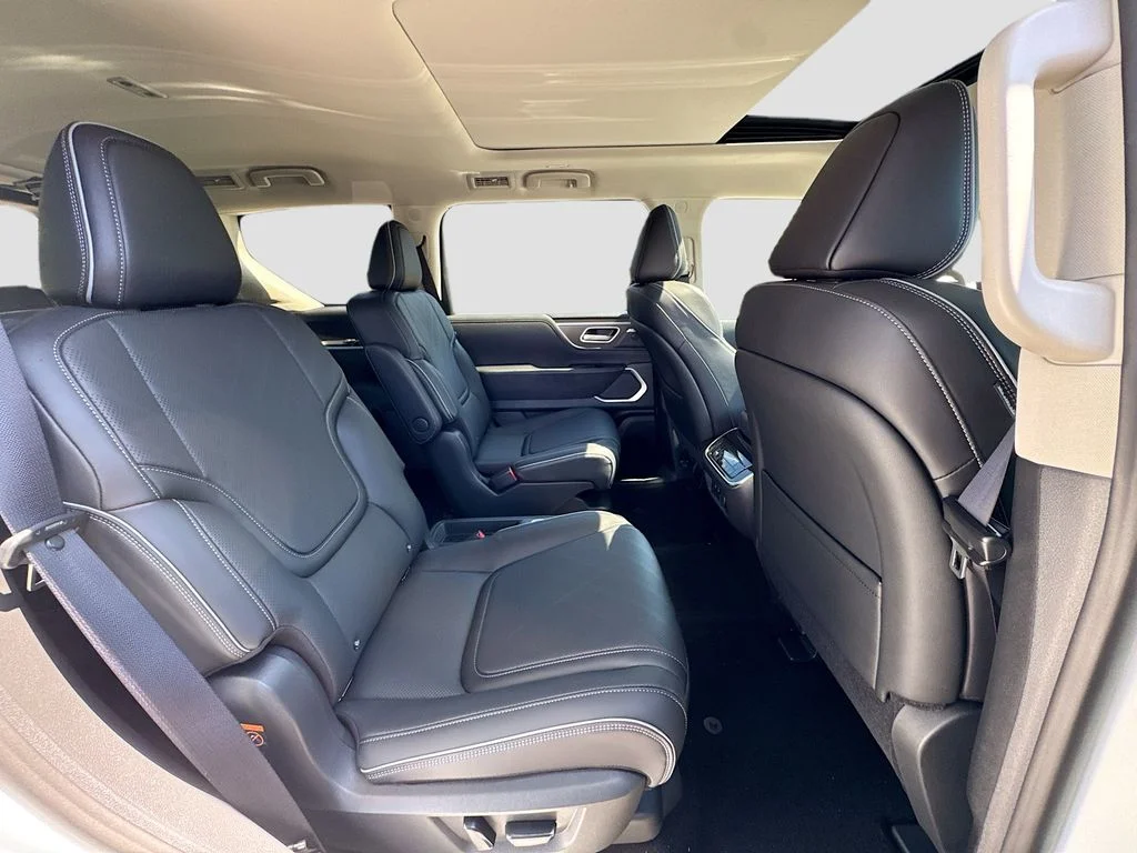 New 2026 RADIANT WHITE INFINITI Luxe 4WD image 30