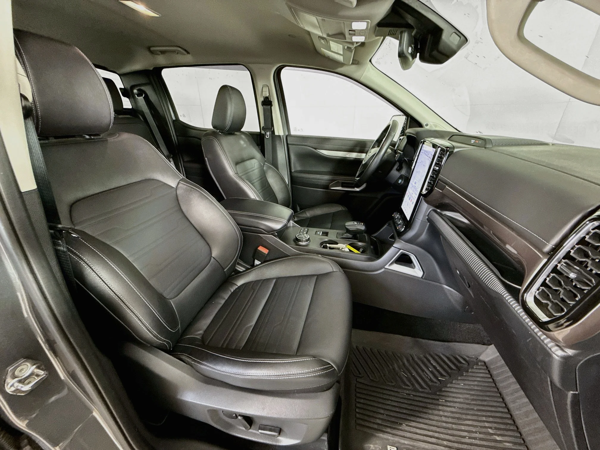 Used 2024 Carbonized Gray Metallic Ford LARIAT image 29