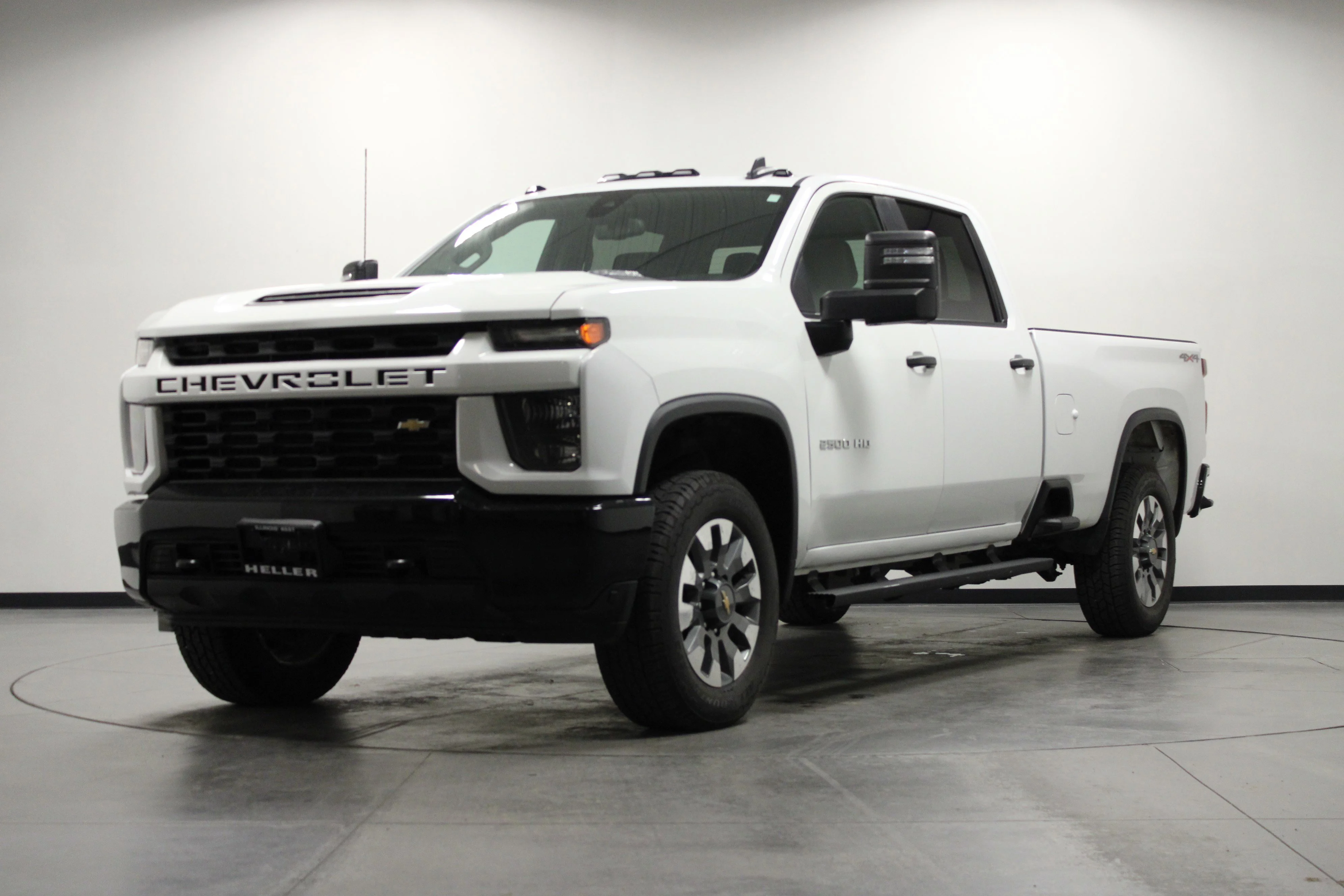 Used 2022 Summit White Chevrolet Custom image 8
