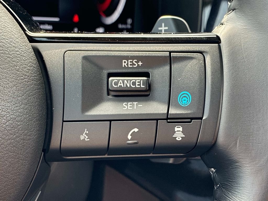 Used 2025 Black Nissan Platinum image 29