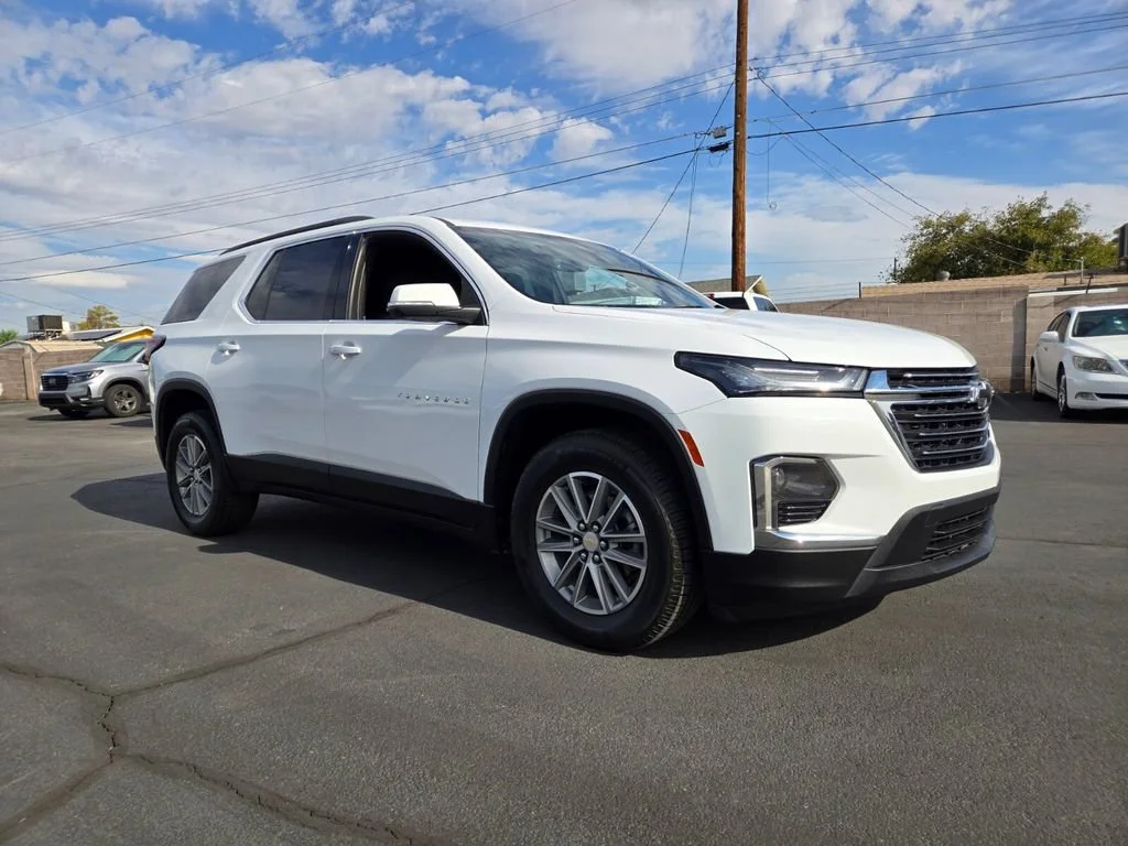 Used 2023 SUMMIT WHITE Chevrolet LT Cloth image 1