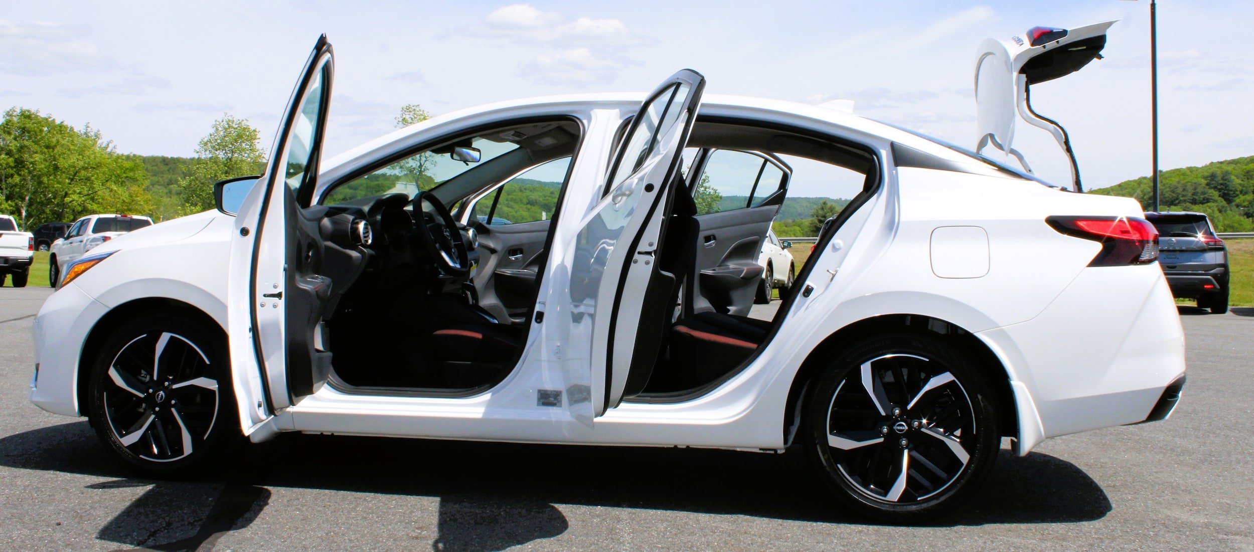Used 2025 Aspen White Tricoat Nissan SR image 16