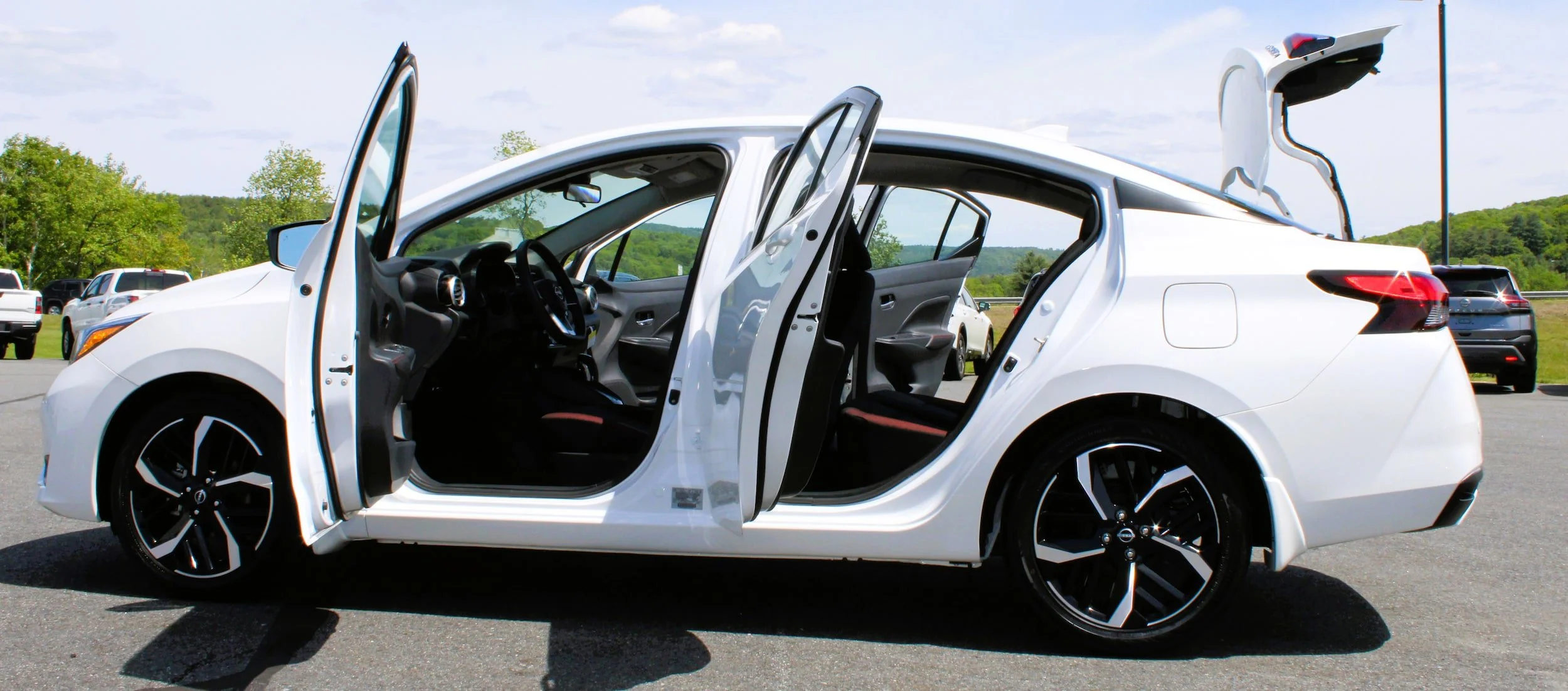 Used 2025 Aspen White Tricoat Nissan SR image 16