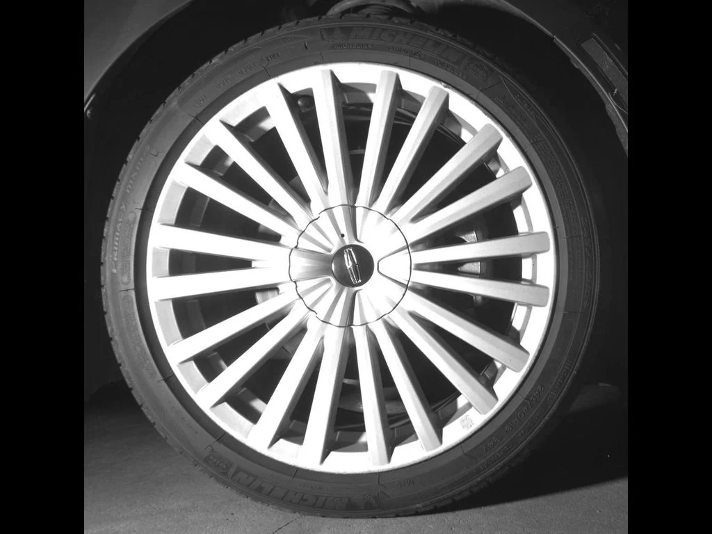 Used 2017 Red Lincoln Reserve image 9